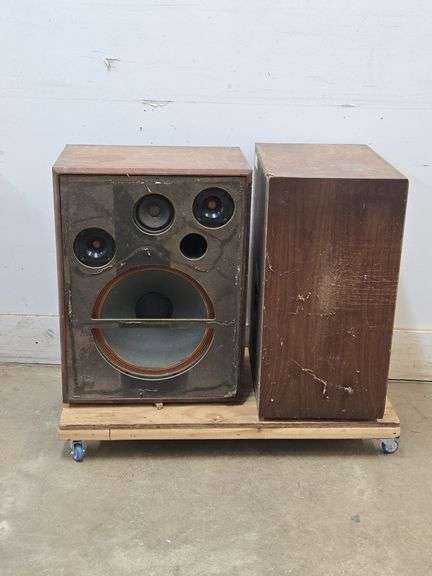 Pair of Utah MP-3000 Floor Speakers