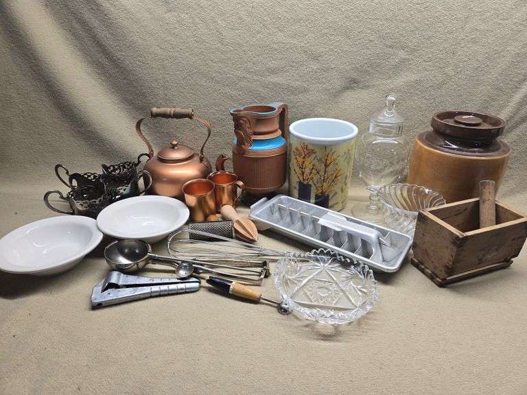 Vintage Kitchen Items. (BIN) $20 - Lil Dusty Online Auctions - All ...