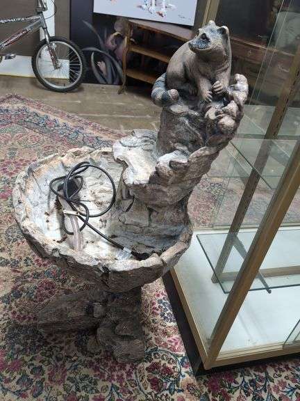 Raccoon water fountain (BIB200.00(