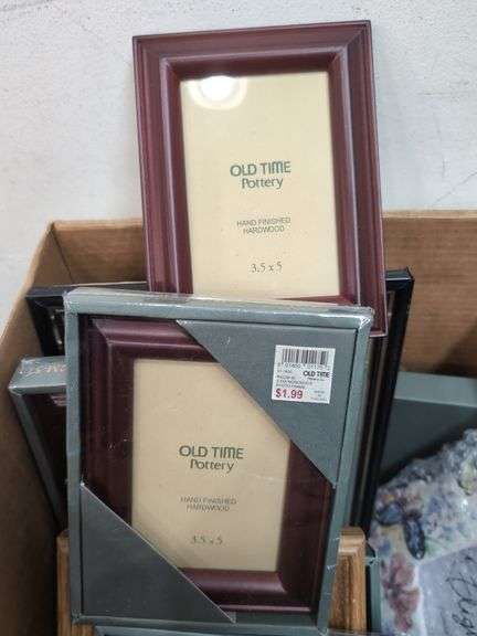 5x7 and 3.5x5 picture frames, most are NOS. 1c