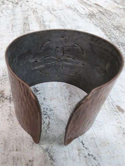 Copper hammered cuff bracelet. 2b