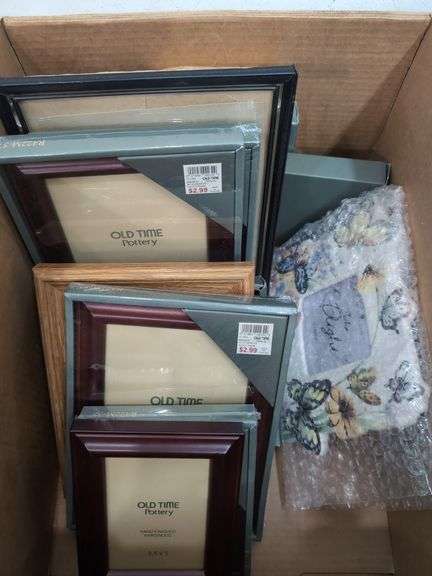 5x7 and 3.5x5 picture frames, most are NOS. 1c
