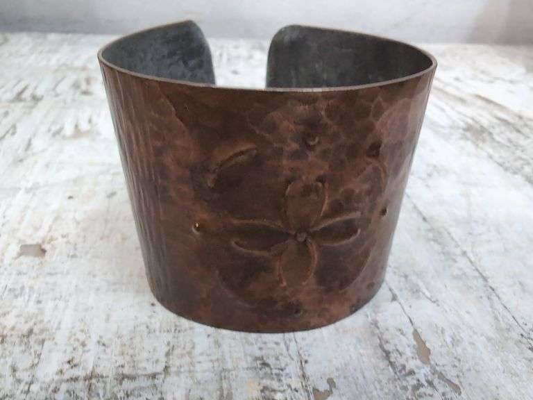 Copper hammered cuff bracelet. 2b