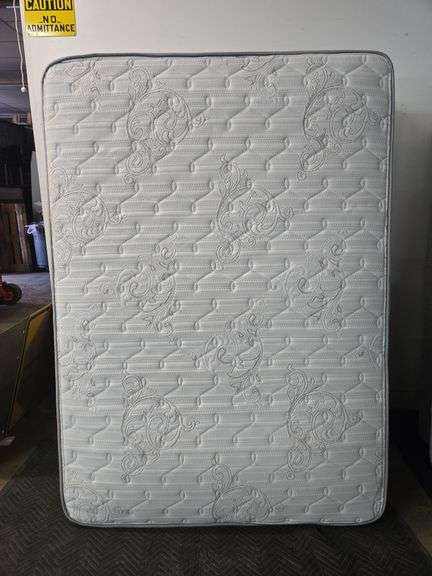 Like New Full Size Mattress