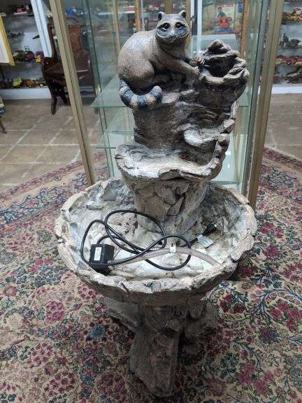 Raccoon water fountain (BIB200.00(