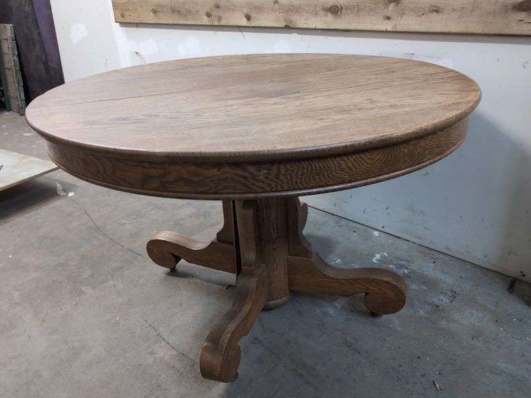 Oak dining room table 45" diameter