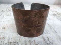 Copper hammered cuff bracelet. 2b