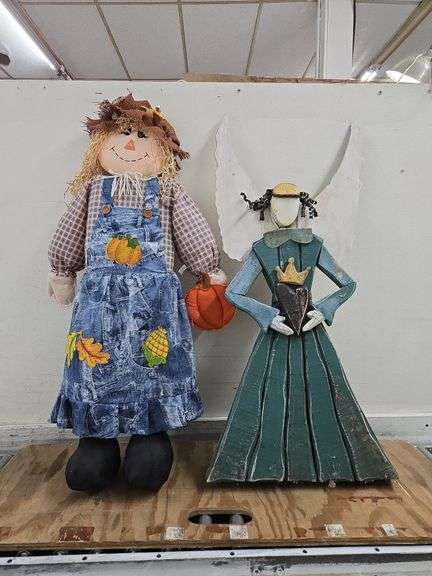 Scarecrow & Wooden Angel Decor. 20B