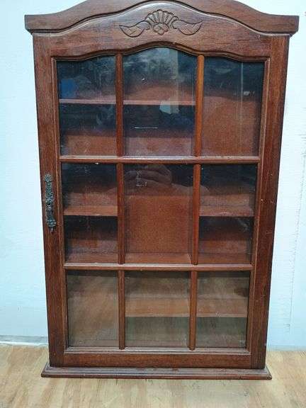 Wall display case. 7c - Lil Dusty Online Auctions - All Estate Services ...