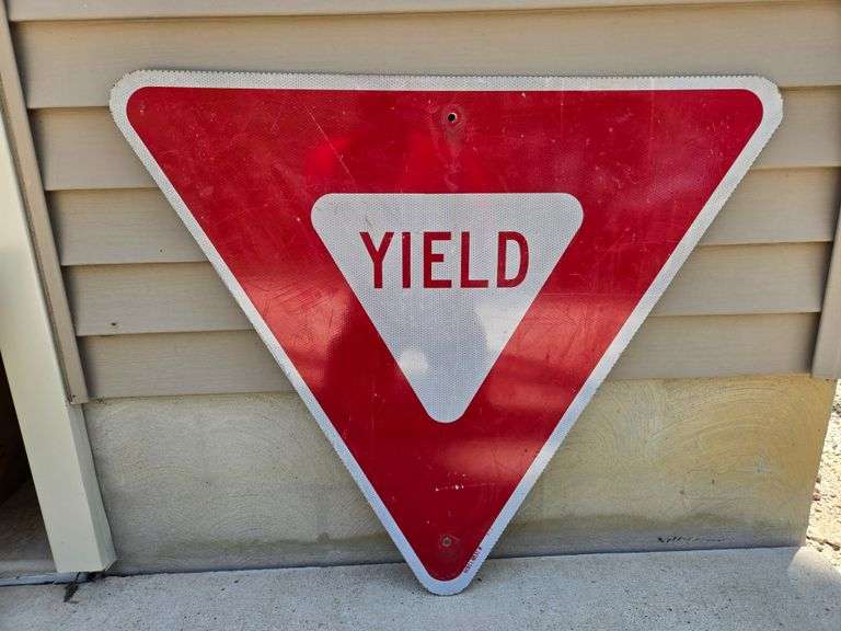 Yield Sign. (BIN) $25