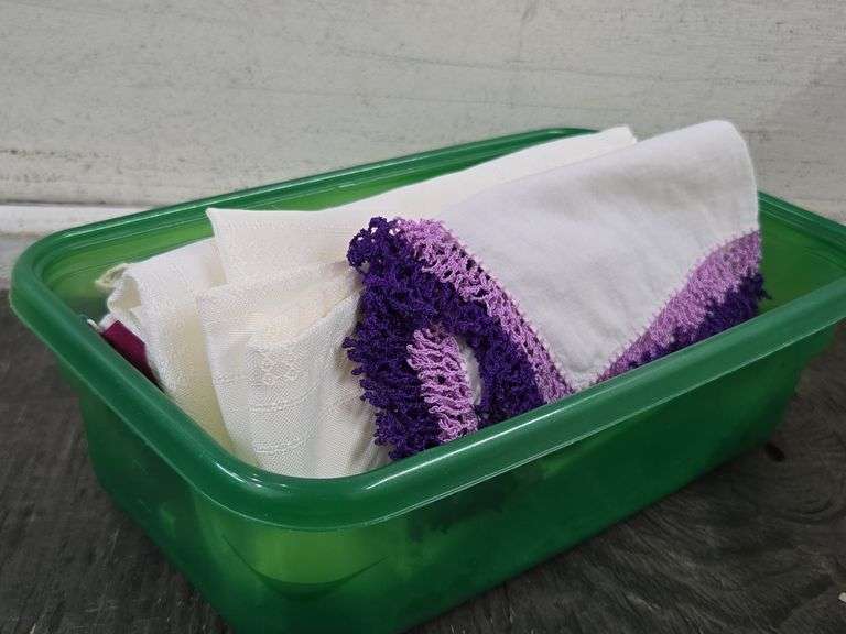 Lot of Vintage Handkerchiefs. 6D