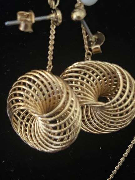 Necklace & dangle earrings