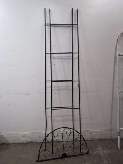 2 pieces of trellis 19.5" x 8' tall each, arch