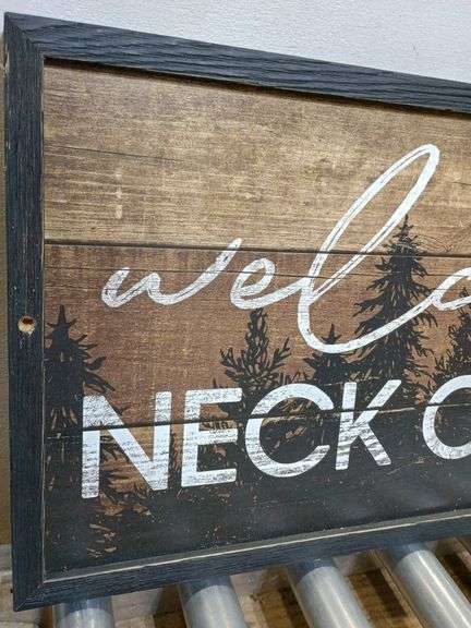 Welcome sign. 7d
