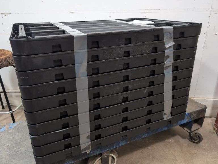 2 sets of plastic 5-shelf shelving units