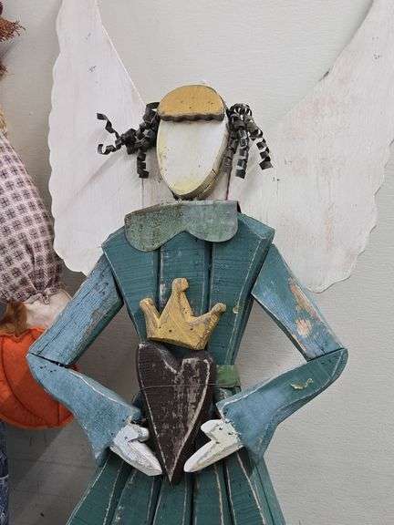 Scarecrow & Wooden Angel Decor. 20B