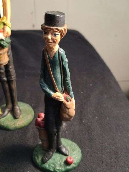 4 Jim Shore Amish figurines