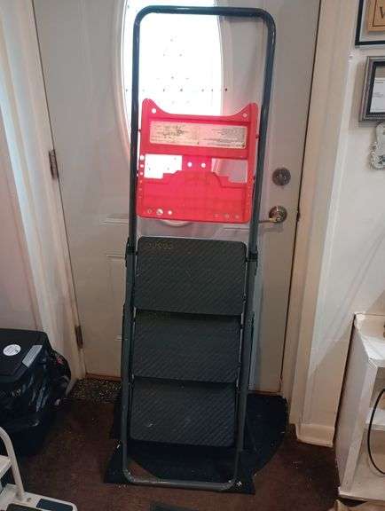 Cosco 3 step folding ladder