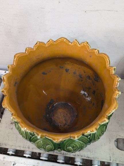 Beautiful flower planter 12.5" dia x 13.5" tall (BIN $50)