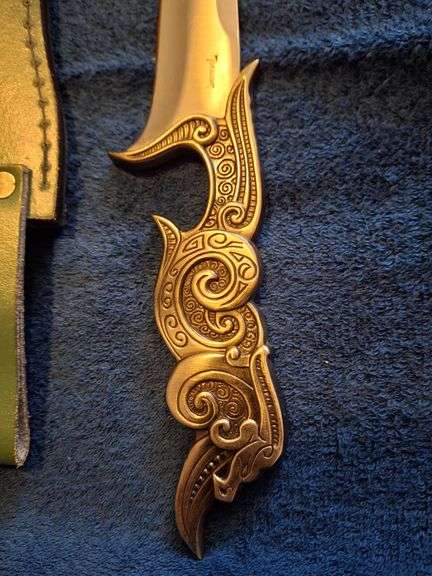 NEW ORNATE TOMAHAWK COLLECTABLE KNIFE