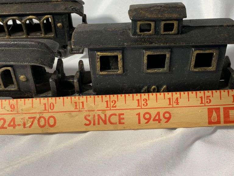 VTG CAST IRON TRAIN SET