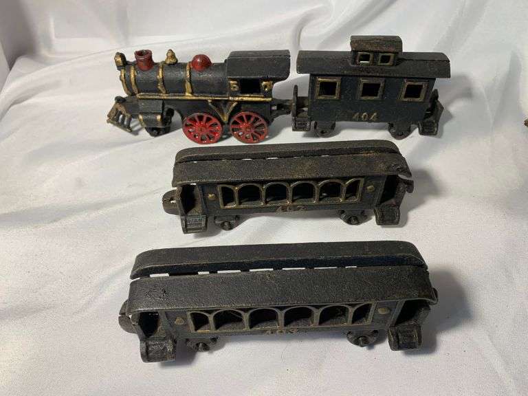 VTG CAST IRON TRAIN SET