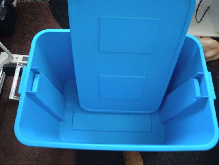 Sterilite 32 gallon tote
