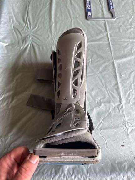 Slightly Used Air Cast