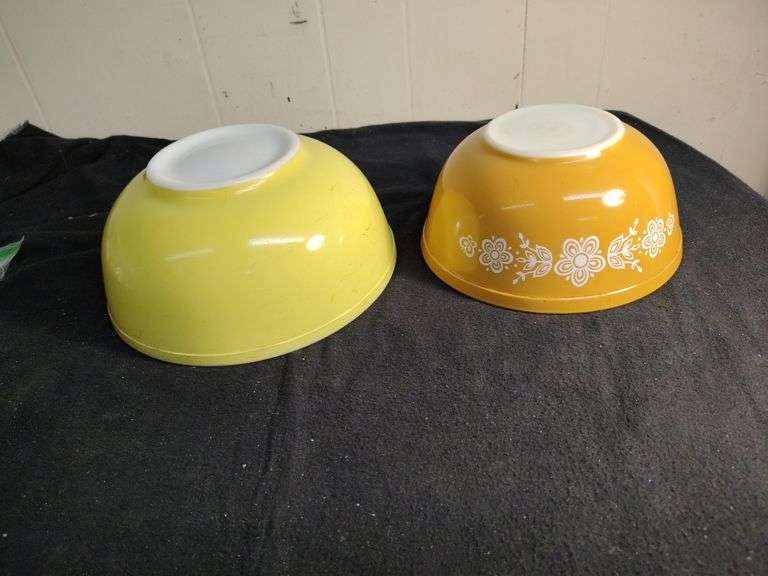 2 Pyrex bowls-- 1- 1971 "Butterfly Gold" 1- 1945-50 yellow