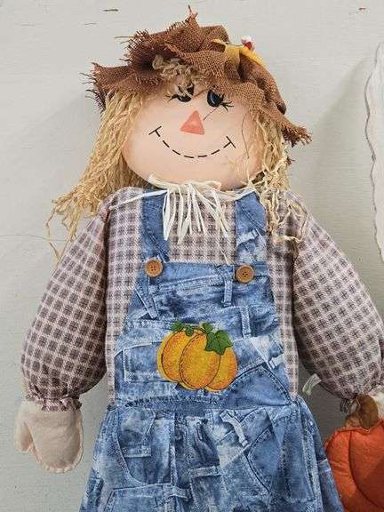 Scarecrow & Wooden Angel Decor. 20B