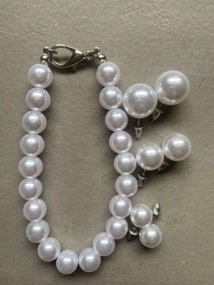 Pearl bracelet &3 pr  earrings