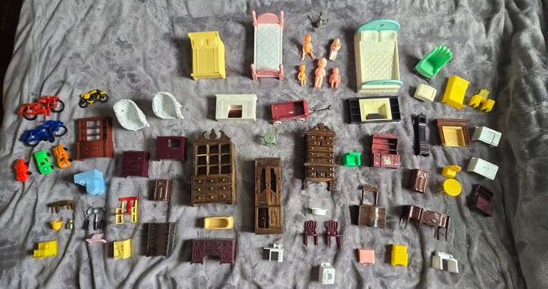 Vintage Babies & Baby Doll Furniture