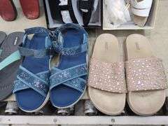 Variety of sandals, sizes 8 and 9. 1b