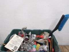 Large tote of miscellaneous household items. 2e