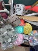 Large tote of miscellaneous household items. 2e