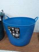 Rope handle tub 18gal, flexible tub. 20a