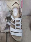 Variety of sandals, sizes 8 and 9. 1b