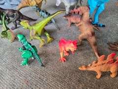 Dinosaurs. (BIN) $12
