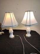 Pair of lamps with bows