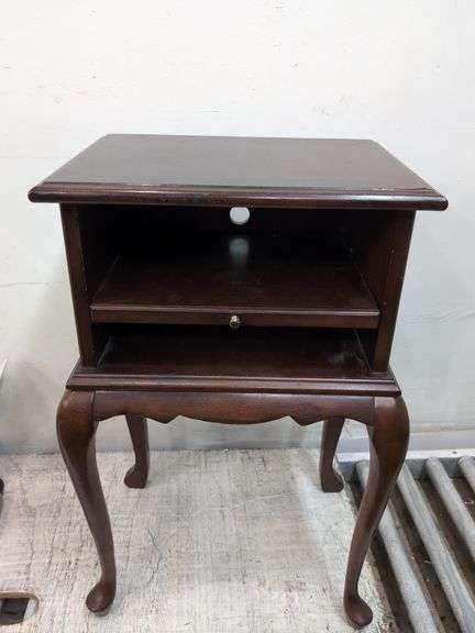 Queen Anne style side table with pull out table top 17" x 12" x 25.5" tall