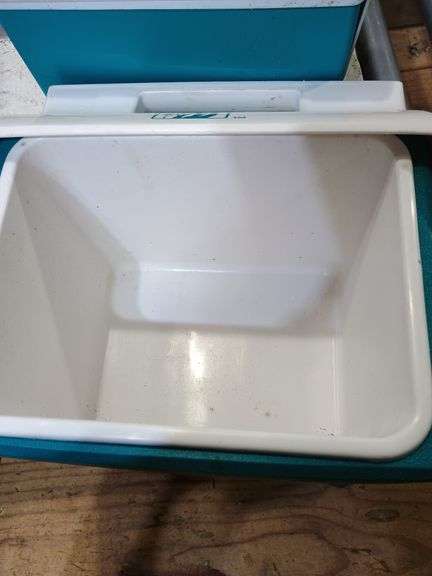 2 coolers. 9c