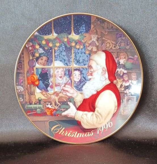 3 Christmas plates