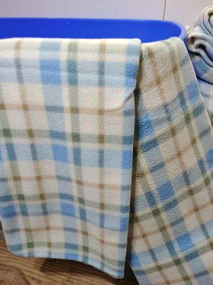 Blankets plus tote. 7d