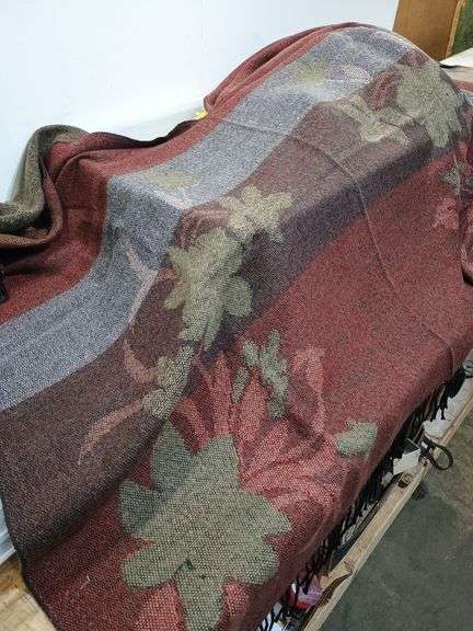 Curtains, throw, shawls, and tote. 8a