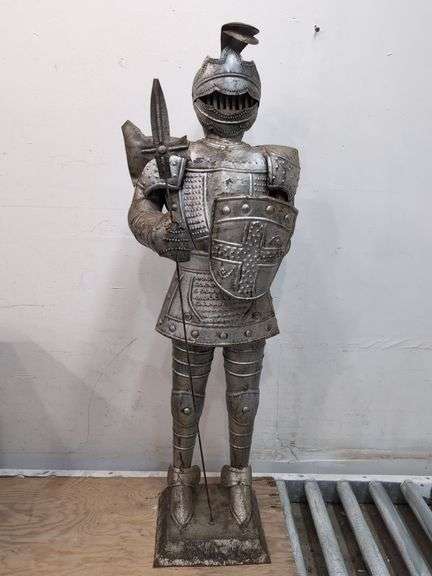 Metal armor statue 38". FR