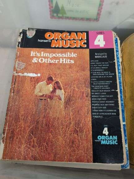 Large lot of sheet music, computer games and more. 1f