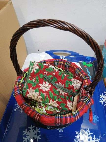 Christmas decor and throws. 8a