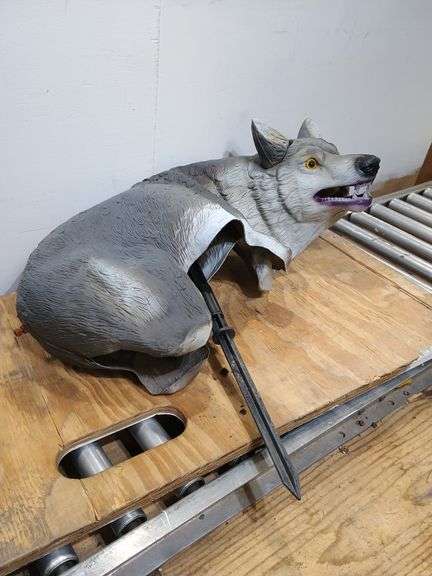 Faux coyote. 7c