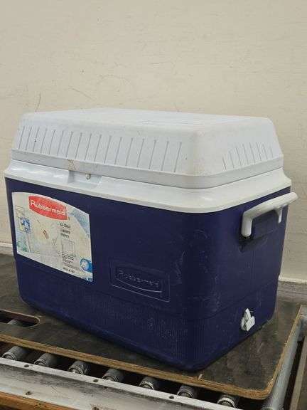 Rubbermaid 56 Qt. Cooler. 6A