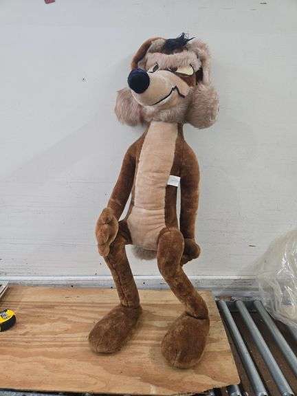 3 ft. Wile E Coyote Stuffed Plush. 21B